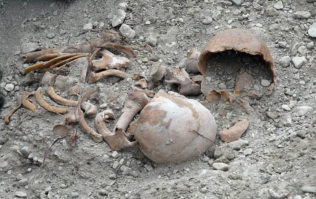 O kentte kanalizasyonda insan kemikleri bulundu! Kimlik tespiti için üniversiteden ekip gönderildi 14